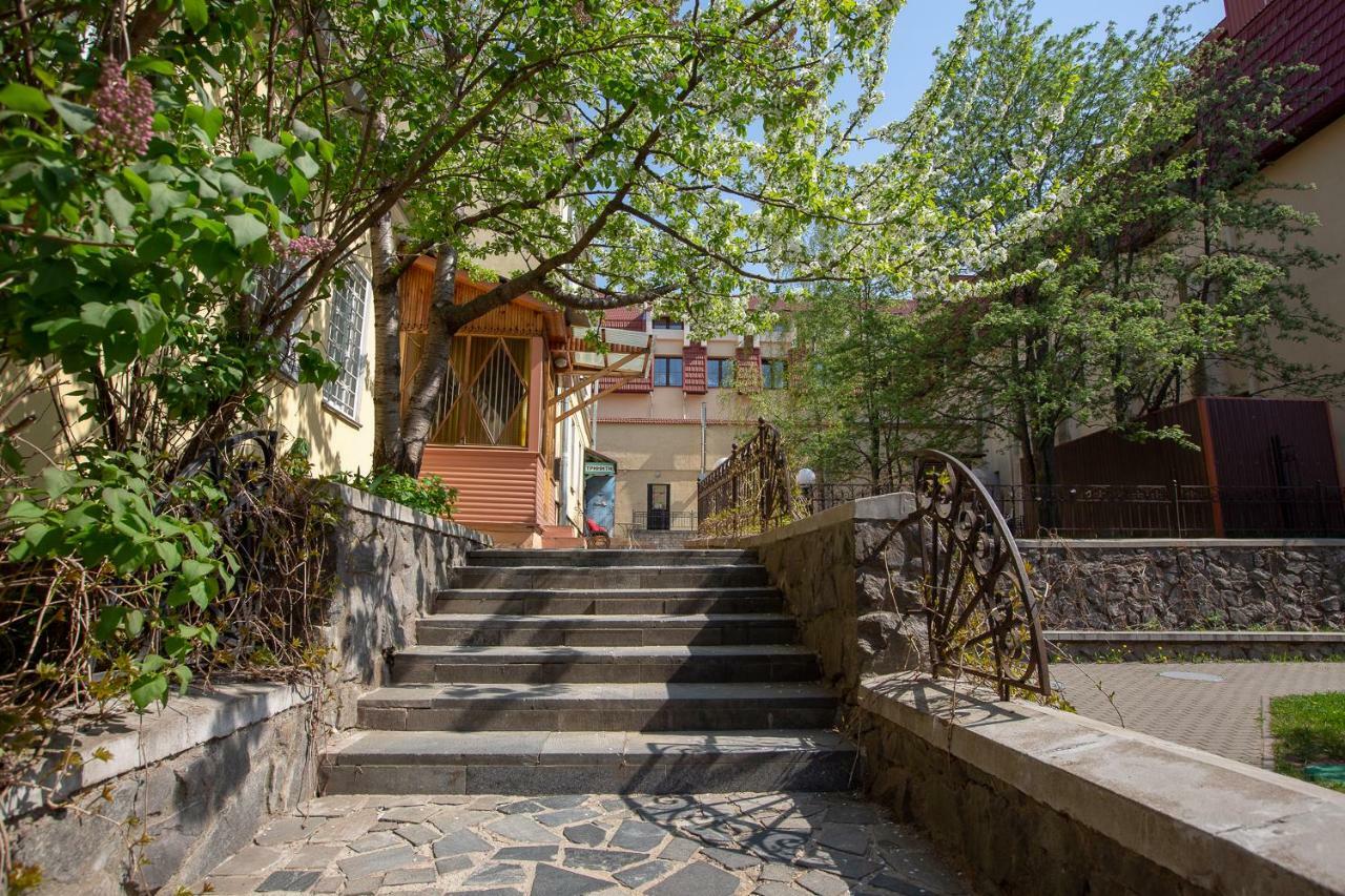 Хостел и туры Тринити Минск Экстерьер фото